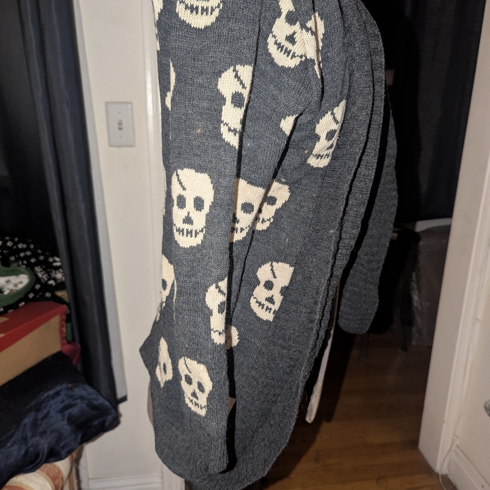 Skull Pattern Gray Cardigan - Picture 2 of 6